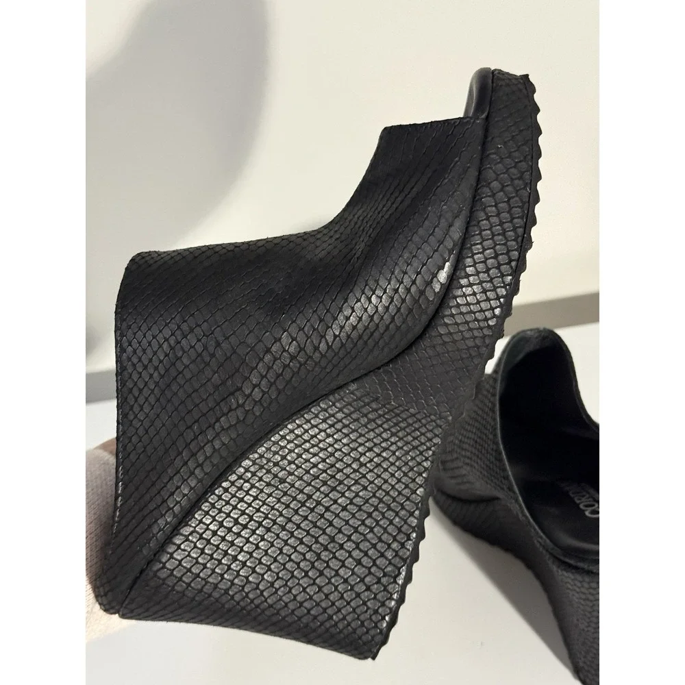 CORDANI Italy Black Faux Reptile Peep Toe Wedge Sz 40 US 9 Event Designer Luxury